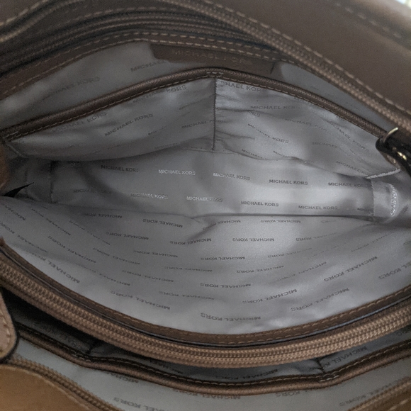 Michael Kors Jet Set Medium Leather Snap Pocket Tote Brown - Picture 9 of 10